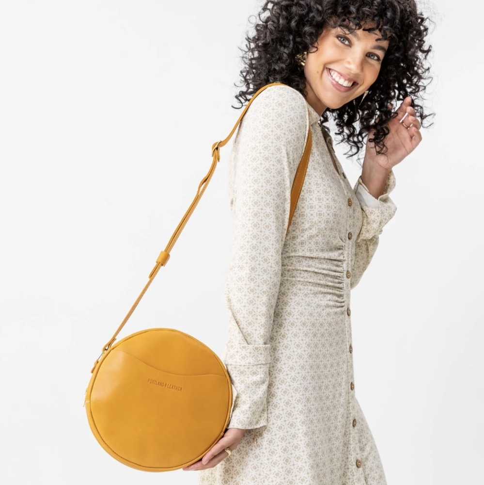 Portland Leather Company Large Circle Crossbody bag in Sunflower Yellow